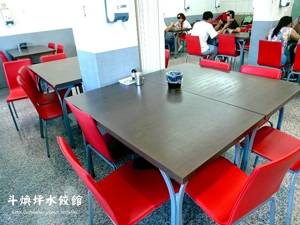 斗煥坪水餃館：【苗栗縣頭份鎮/食記】水餃館招牌不是水餃, 卻是蔥油餅, 雜不囉唆, 酸辣湯？ ✿✿ 斗煥坪水餃館 ✿✿