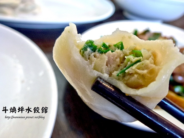 斗煥坪水餃館：【苗栗縣頭份鎮/食記】水餃館招牌不是水餃, 卻是蔥油餅, 雜不囉唆, 酸辣湯？ ✿✿ 斗煥坪水餃館 ✿✿