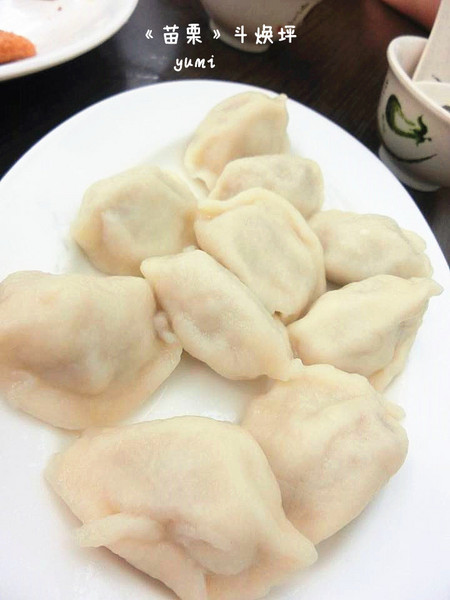 斗煥坪水餃館:【苗栗食記】好吃的不是水餃而是蔥油餅噢..@斗煥坪水餃館