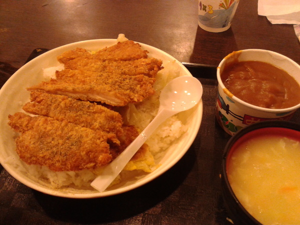 東東麵館：桃園●中壢-東東麵館之豬排飯好好吃>///<