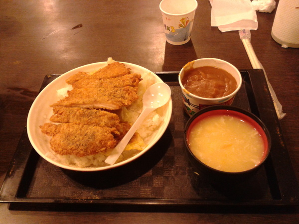 東東麵館：桃園●中壢-東東麵館之豬排飯好好吃>///<