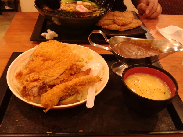 東東麵館：桃園●中壢-東東麵館之豬排飯好好吃>///<