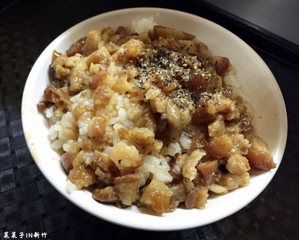柳家肉燥飯：[新竹]新竹城隍廟周邊小吃-柳家滷肉飯