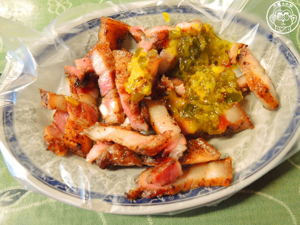 吉佈德香腸：呷飽祙【苗栗竹南･吉佈德碳烤 香腸堡 鹹豬肉】想吃美味急不得