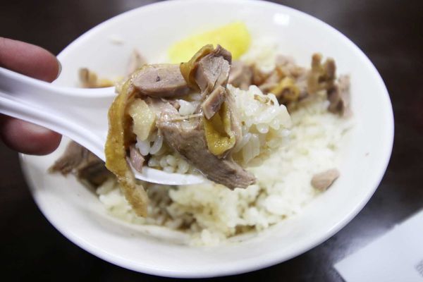【新竹美食】廟口鴨香飯-新竹都城隍廟必吃美食