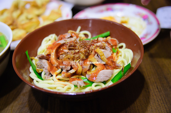 廟口鴨香飯:【新竹|廟口鴨香飯】除了米粉貢丸之外 新竹在地美食