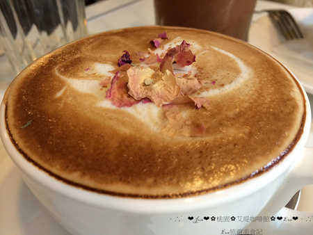 艾堤Cafe(桃園一店):【食記】oO。o○桃園 桃園市區 艾堤Cafe(五訪以上) 義大利麵 蜜糖吐司 鬆餅 燉飯 酥皮濃湯 wifi 適合全家大小聚會的好地方!五訪以上,每次都在進步的店家~。oO。o○。