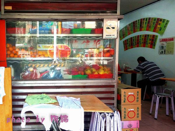 小夜城冰果冷飲：桃園市桃園區 [小夜城冰果室] 在地人激推的木瓜牛奶．木瓜牛奶/牛乳冰/現打果汁