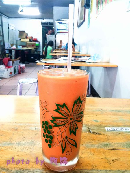 小夜城冰果冷飲：桃園市桃園區 [小夜城冰果室] 在地人激推的木瓜牛奶．木瓜牛奶/牛乳冰/現打果汁