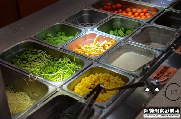 【桃園泰式】泰味館泰式料理-單點60道菜色吃到飽，現點現作!上菜速度快到來不及吃．桃園美食/異國料理/吃到飽/愛買