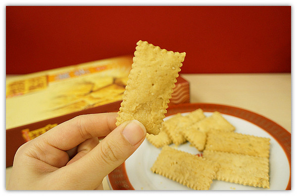 泉利食品行： 馬公♬民權路好吃又好玩之觀光客最愛鹹餅、隱藏版點心台式馬卡龍　泉利糕餅