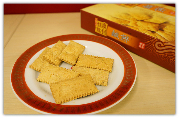 泉利食品行： 馬公♬民權路好吃又好玩之觀光客最愛鹹餅、隱藏版點心台式馬卡龍　泉利糕餅