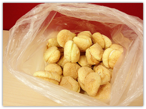 泉利食品行： 馬公♬民權路好吃又好玩之觀光客最愛鹹餅、隱藏版點心台式馬卡龍　泉利糕餅