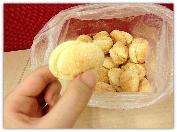 泉利食品行： 馬公♬民權路好吃又好玩之觀光客最愛鹹餅、隱藏版點心台式馬卡龍　泉利糕餅