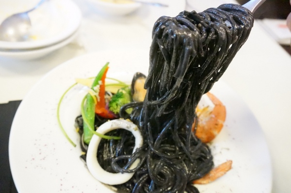 藍迪亞餐屋：適合聚會又免服務費的美味【桃園/藍迪亞餐屋】