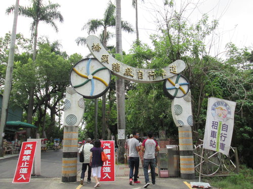 橋頭糖廠:201307152322搭著高捷去旅行之橋頭糖廠我來了!!