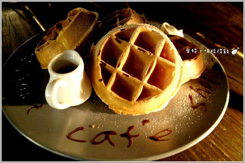 米特，味玩待敘部落格 © MEAT76｜2012｜美食記錄【宜蘭‧員山】橘子咖啡 gama｜簡餐咖啡運動餐廳｜遼闊夜景趕跑壞心情，浪漫約會去015.jpg