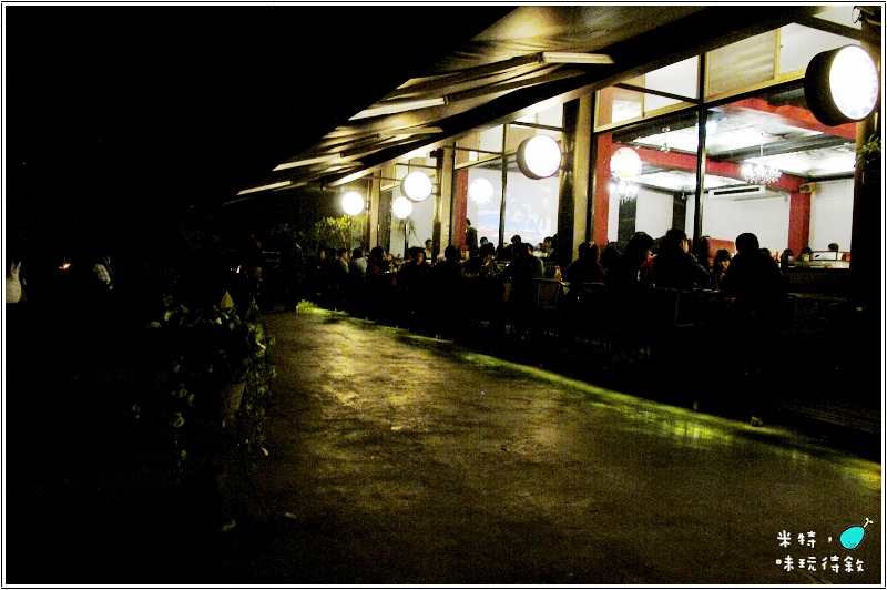 米特，味玩待敘部落格 © MEAT76｜2012｜美食記錄【宜蘭‧員山】橘子咖啡 gama｜簡餐咖啡運動餐廳｜遼闊夜景趕跑壞心情，浪漫約會去008.jpg