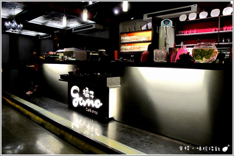 米特，味玩待敘部落格 © MEAT76｜2012｜美食記錄【宜蘭‧員山】橘子咖啡 gama｜簡餐咖啡運動餐廳｜遼闊夜景趕跑壞心情，浪漫約會去016.jpg