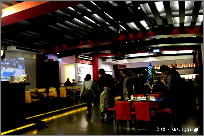 米特，味玩待敘部落格 © MEAT76｜2012｜美食記錄【宜蘭‧員山】橘子咖啡 gama｜簡餐咖啡運動餐廳｜遼闊夜景趕跑壞心情，浪漫約會去018.jpg