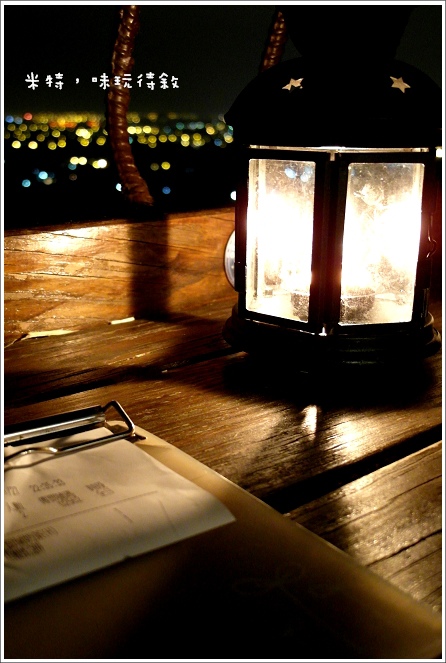 米特，味玩待敘部落格 © MEAT76｜2012｜美食記錄【宜蘭‧員山】橘子咖啡 gama｜簡餐咖啡運動餐廳｜遼闊夜景趕跑壞心情，浪漫約會去011.jpg