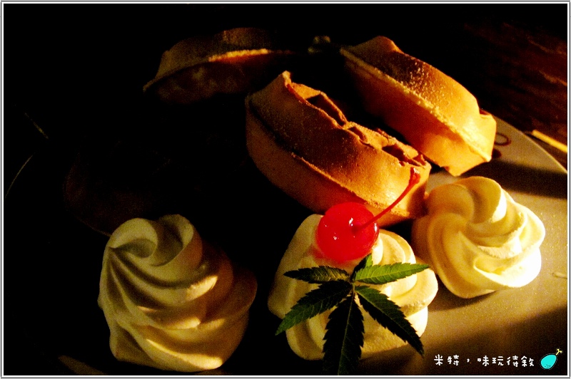 米特，味玩待敘部落格 © MEAT76｜2012｜美食記錄【宜蘭‧員山】橘子咖啡 gama｜簡餐咖啡運動餐廳｜遼闊夜景趕跑壞心情，浪漫約會去014.jpg