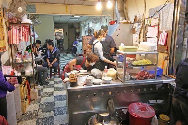 【新竹美食】18巷公園羊肉炒麵-超大份量特殊沙茶羊肉炒麵