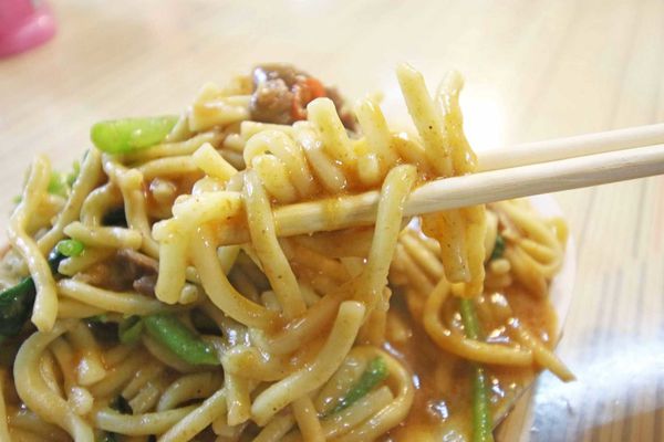 【新竹美食】18巷公園羊肉炒麵-超大份量特殊沙茶羊肉炒麵
