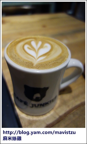 Café Junkies:『松山』❤Cafe Junkies 小破爛咖啡❤早晨就有咖啡香