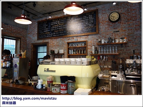 Café Junkies:『松山』❤Cafe Junkies 小破爛咖啡❤早晨就有咖啡香