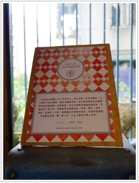 Café Junkies:【松山區】Cafe Junkies 小破爛咖啡-貝果好吃,加州棕熊好可愛 (可以久坐,沒有低消,無線上網,插座很多,免收電費)