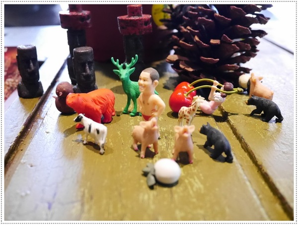 Café Junkies:【松山區】Cafe Junkies 小破爛咖啡-貝果好吃,加州棕熊好可愛 (可以久坐,沒有低消,無線上網,插座很多,免收電費)