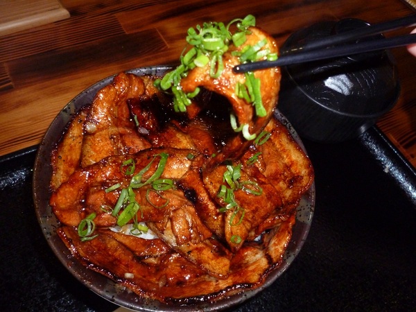 燒丼株式會社:燒肉大碗又滿意--信義威秀二樓的燒丼株式會社