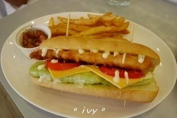 飛翔的魚美式餐廳:【新竹美食】飛翔的魚 ღ 大遠百商圈的早午餐