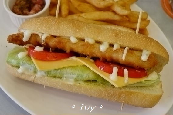 飛翔的魚美式餐廳:【新竹美食】飛翔的魚 ღ 大遠百商圈的早午餐