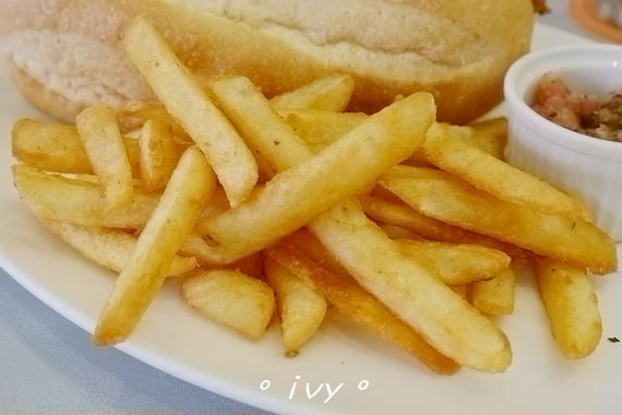 飛翔的魚美式餐廳:【新竹美食】飛翔的魚 ღ 大遠百商圈的早午餐