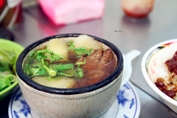 矮仔財滷肉飯:【台北市北投區。小吃】矮仔財滷肉飯 北投市場裡排隊美食