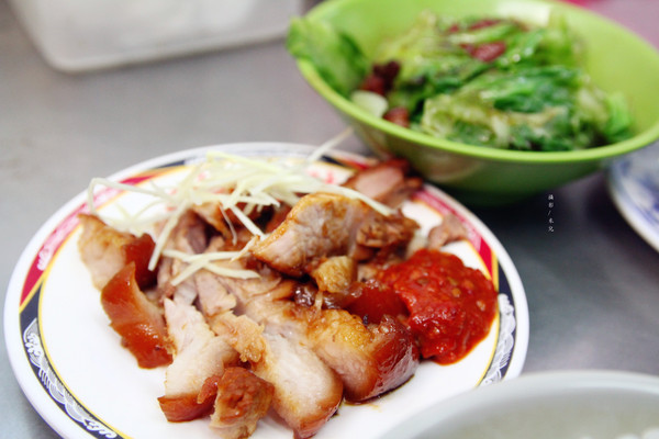 矮仔財滷肉飯:【台北市北投區。小吃】矮仔財滷肉飯 北投市場裡排隊美食