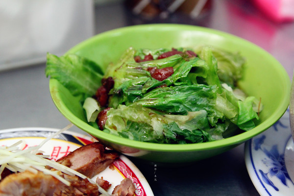 矮仔財滷肉飯:【台北市北投區。小吃】矮仔財滷肉飯 北投市場裡排隊美食