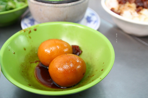 矮仔財滷肉飯:【台北市北投區。小吃】矮仔財滷肉飯 北投市場裡排隊美食