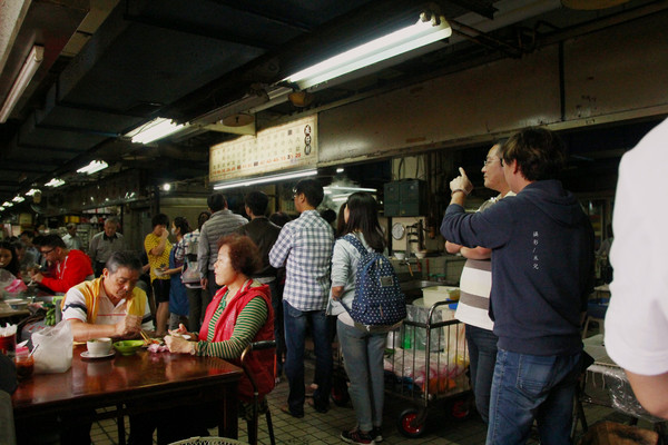矮仔財滷肉飯:【台北市北投區。小吃】矮仔財滷肉飯 北投市場裡排隊美食