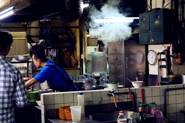 矮仔財滷肉飯:【台北市北投區。小吃】矮仔財滷肉飯 北投市場裡排隊美食