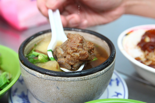 矮仔財滷肉飯:【台北市北投區。小吃】矮仔財滷肉飯 北投市場裡排隊美食