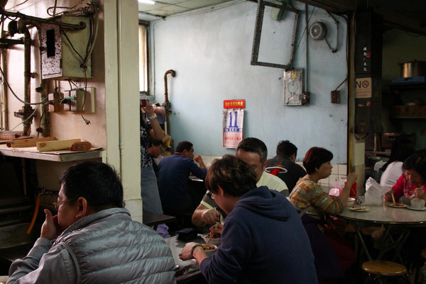 矮仔財滷肉飯:【台北市北投區。小吃】矮仔財滷肉飯 北投市場裡排隊美食