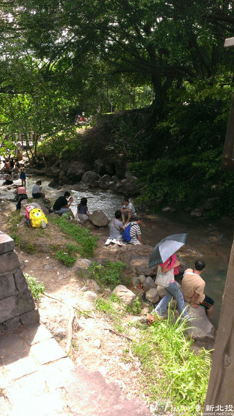 北投圖書館:{艾方妮愛玩}【新北投捷運站】北投圖書館-環保綠建築(諾亞方舟?)
