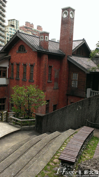 北投圖書館:{艾方妮愛玩}【新北投捷運站】北投圖書館-環保綠建築(諾亞方舟?)