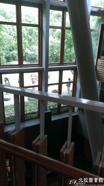 北投圖書館:{艾方妮愛玩}【新北投捷運站】北投圖書館-環保綠建築(諾亞方舟?)