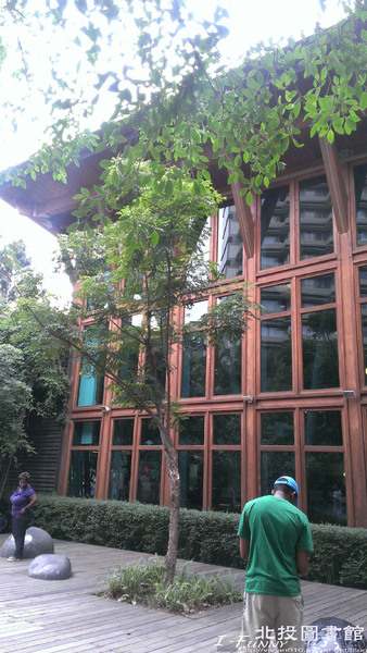 北投圖書館:{艾方妮愛玩}【新北投捷運站】北投圖書館-環保綠建築(諾亞方舟?)