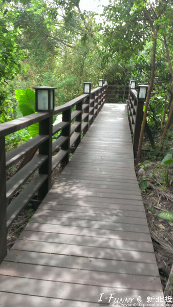 北投圖書館:{艾方妮愛玩}【新北投捷運站】北投圖書館-環保綠建築(諾亞方舟?)