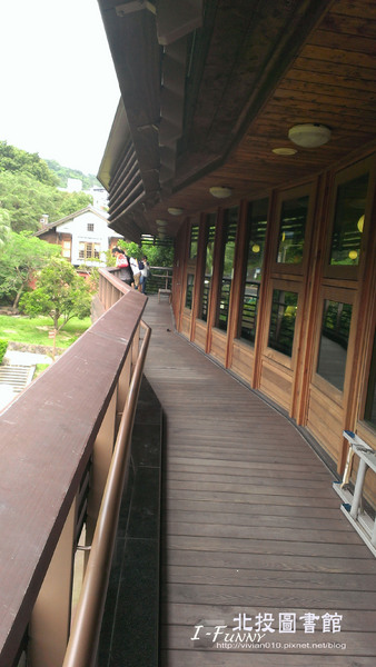 北投圖書館:{艾方妮愛玩}【新北投捷運站】北投圖書館-環保綠建築(諾亞方舟?)